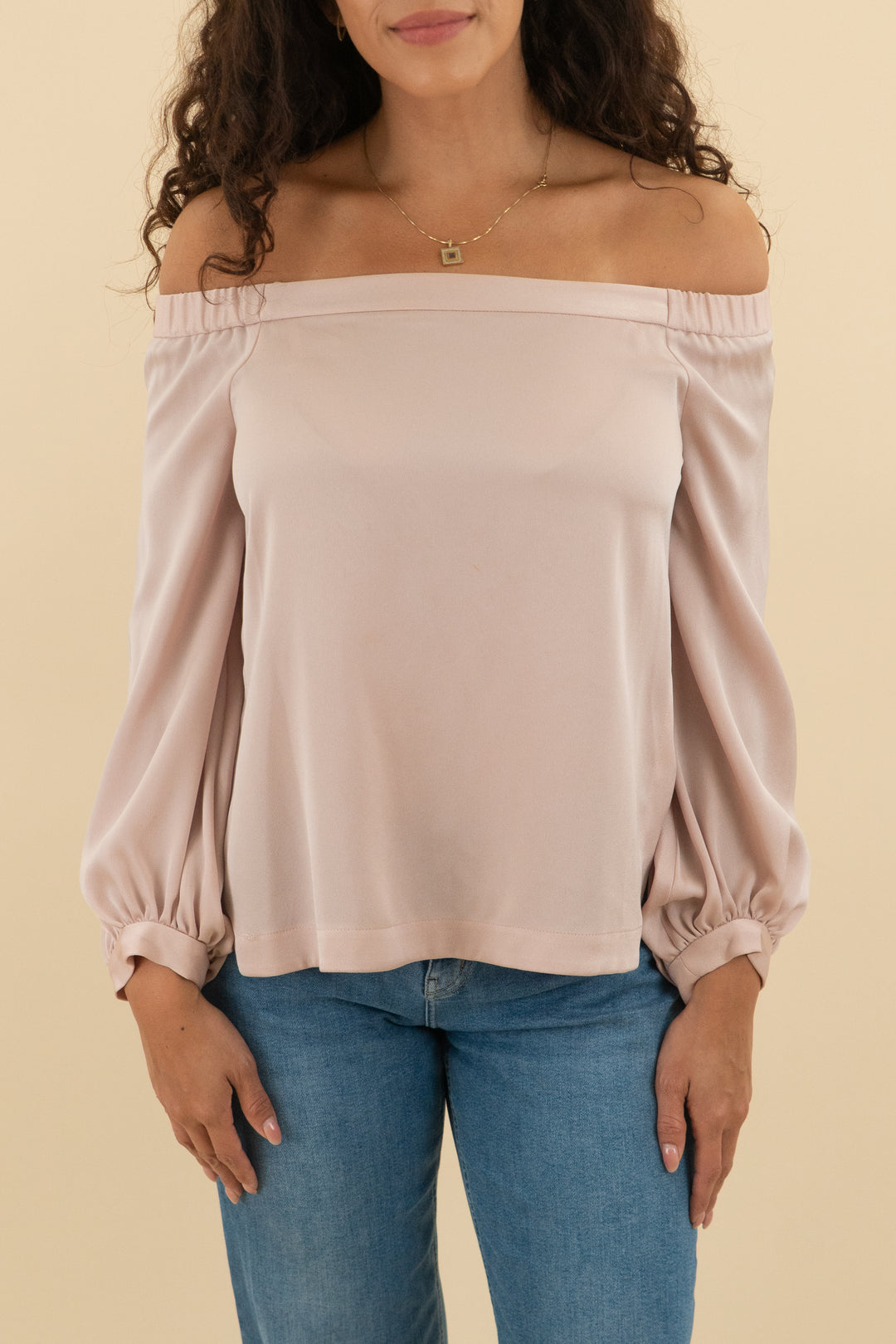 bcbg max azria light pink off the shoulder long sleeve top (xxs; retail $98)