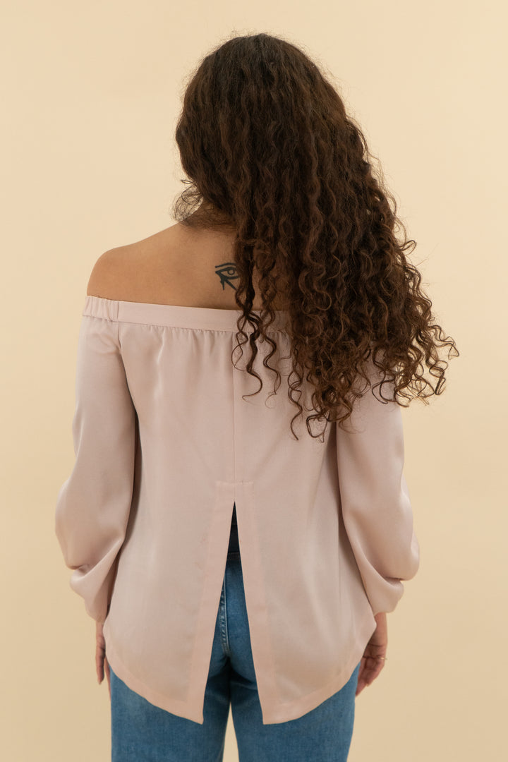 bcbg max azria light pink off the shoulder long sleeve top (xxs; retail $98)