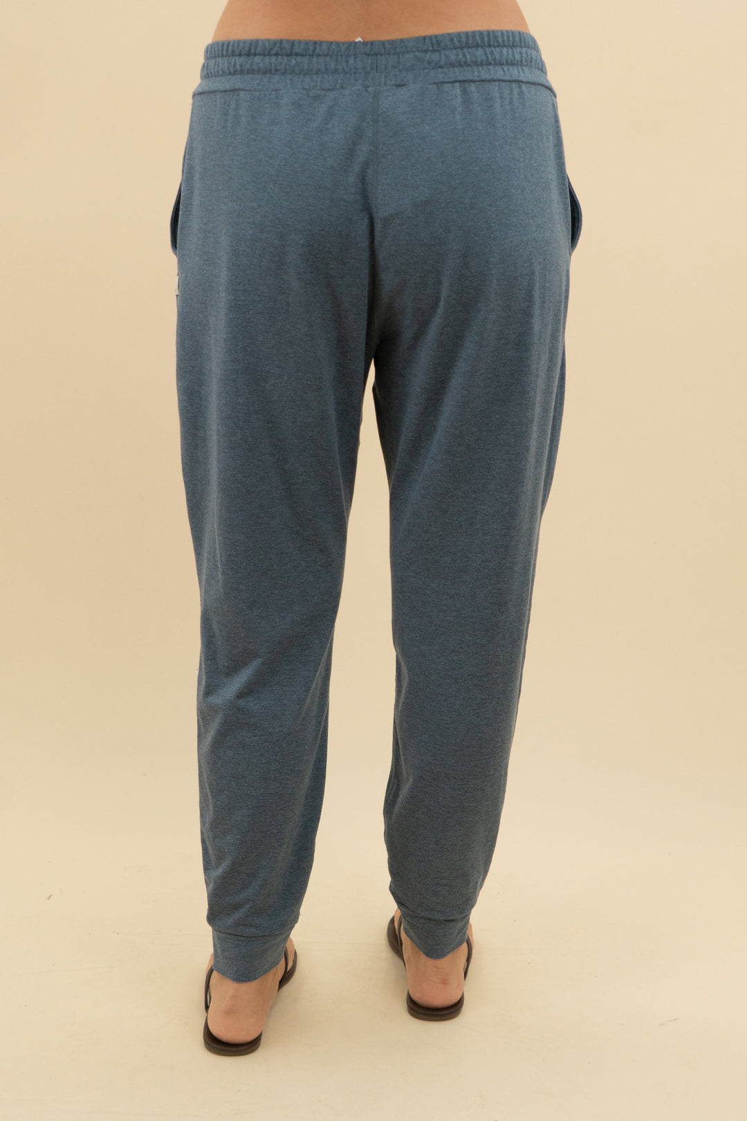 vuori slate blue lounge jogger (l; retail $110)