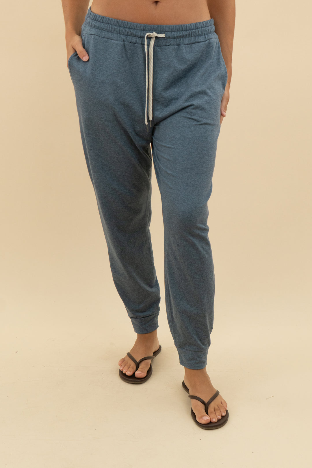 vuori slate blue lounge jogger (l; retail $110)