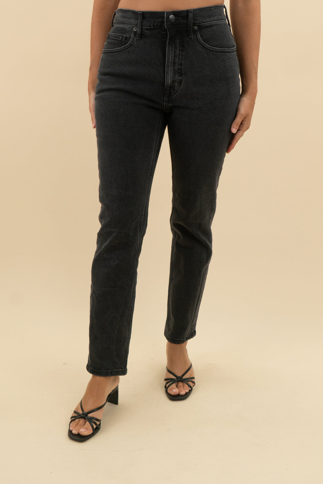 everlane black the original cheeky jean (27; retail $128)