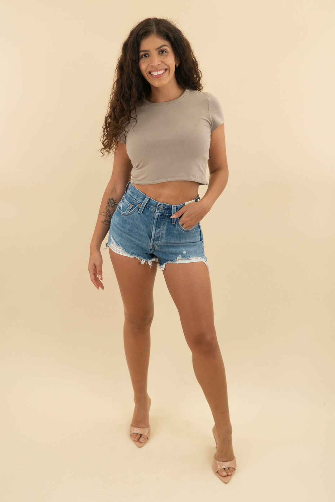 levi's medium wash distressed denim 501 shorts nwt (27; retail $69.50)