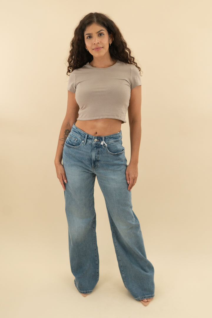 good american medium wash relaxed flare jean nwt (4; retail $169)