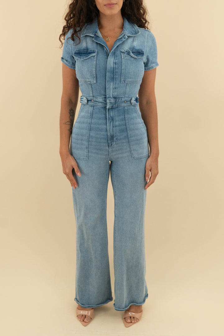 good american light wash denim flared short sleeve jumpsuit (2; retail $179)