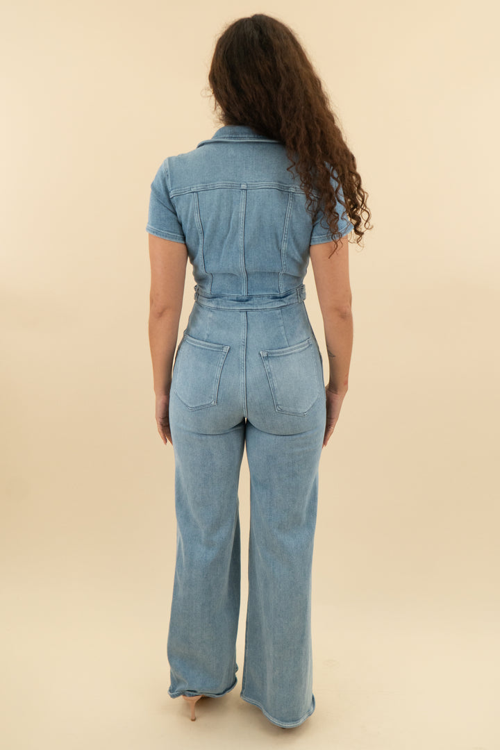 good american light wash denim flared short sleeve jumpsuit (2; retail $179)