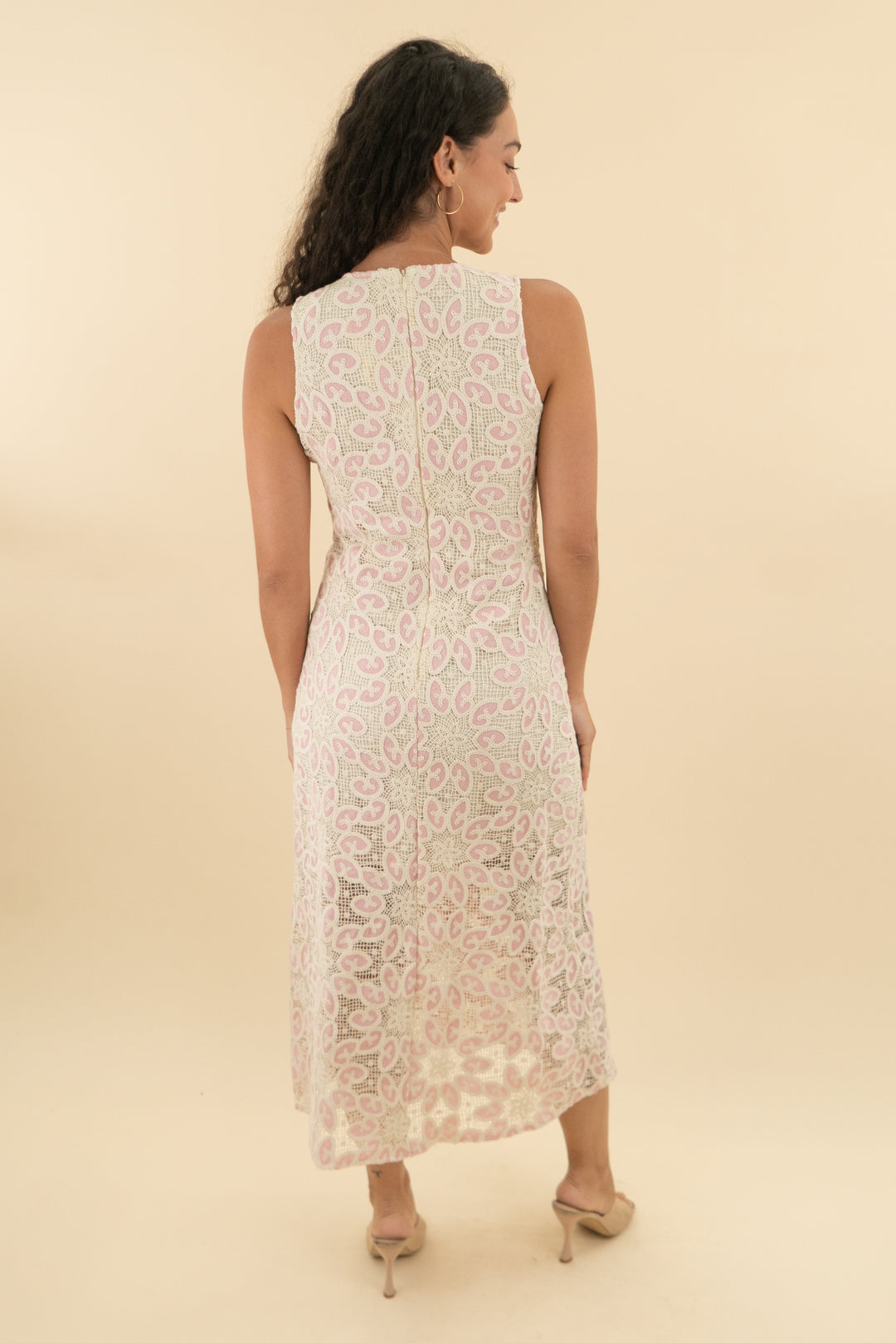 avara cream and pink crochet sleeveless midi dress nwt (s; retail $138)