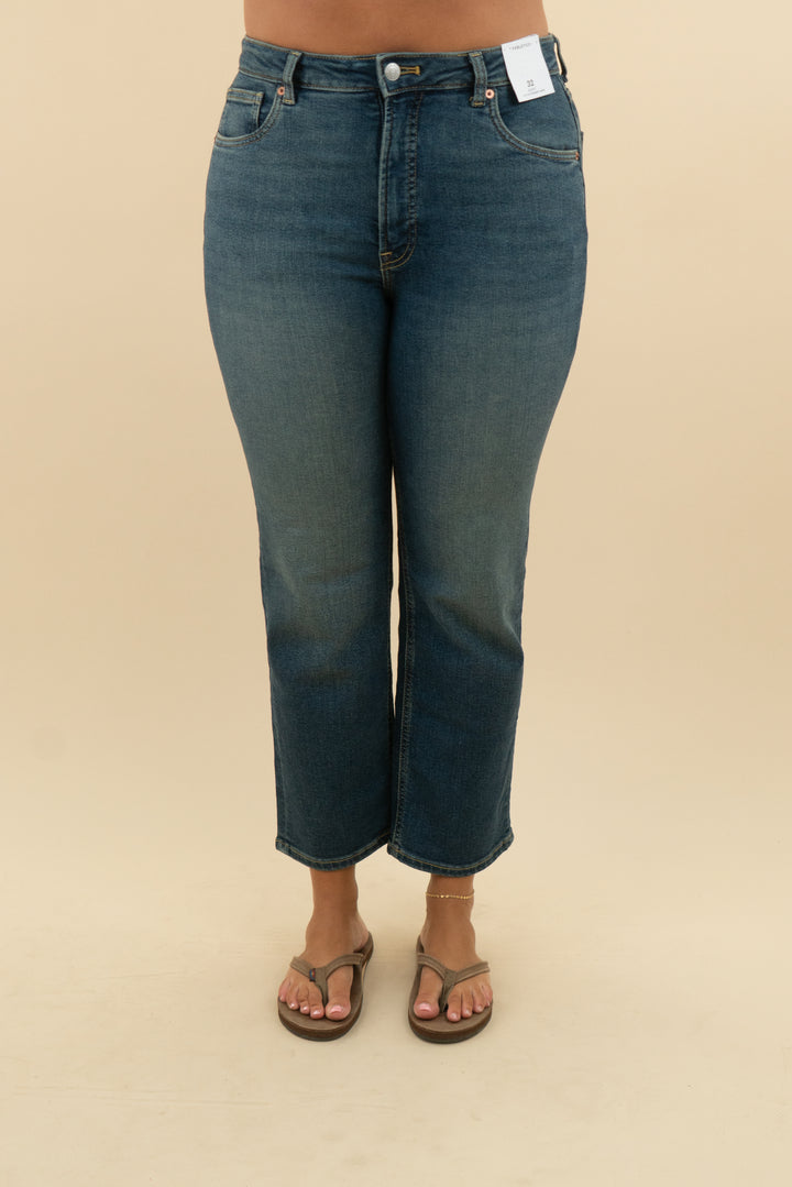 fabletics medium wash high rise straight jeans nwt (32: retail $149.95)