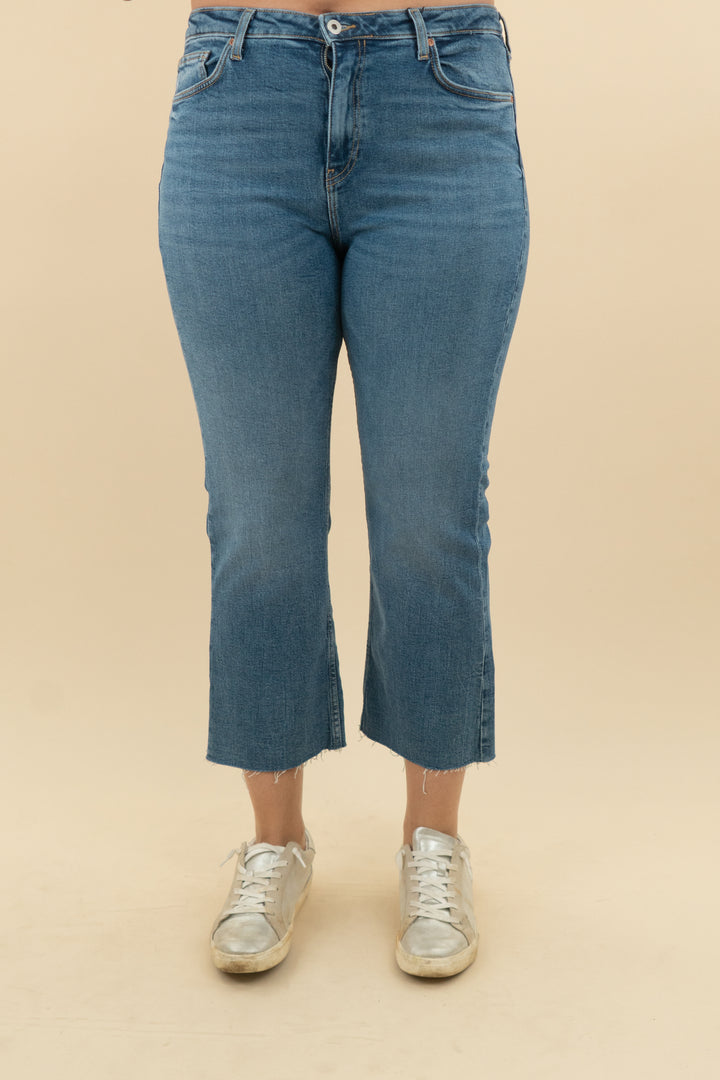 zara high rise cropped denim nwt (14; retail $45.90)