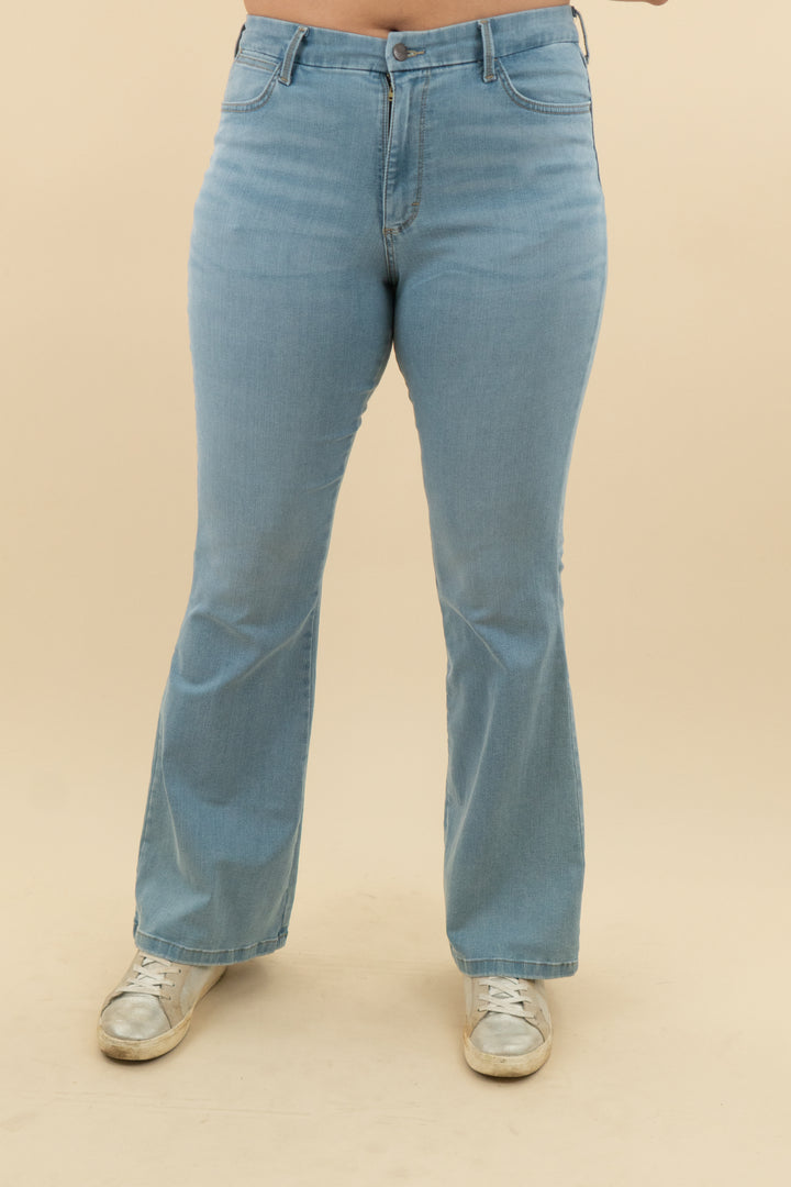 wrangler bespoke light wash denim flare jean nwt (32; retail $70)