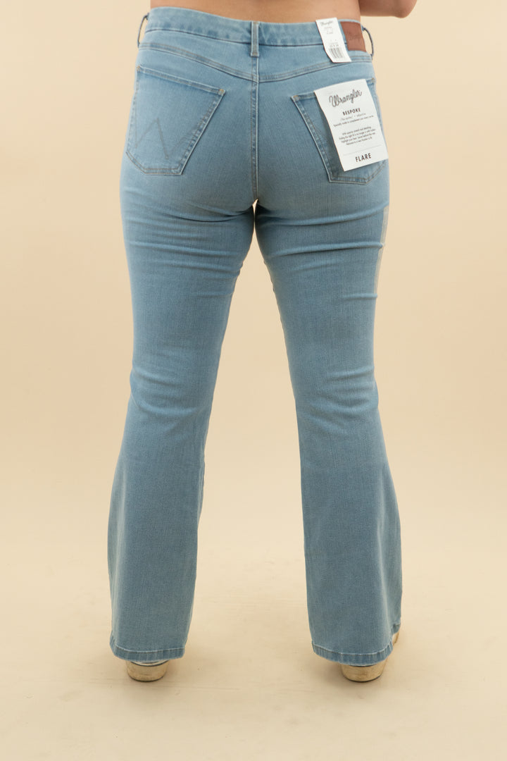 wrangler bespoke light wash denim flare jean nwt (32; retail $70)