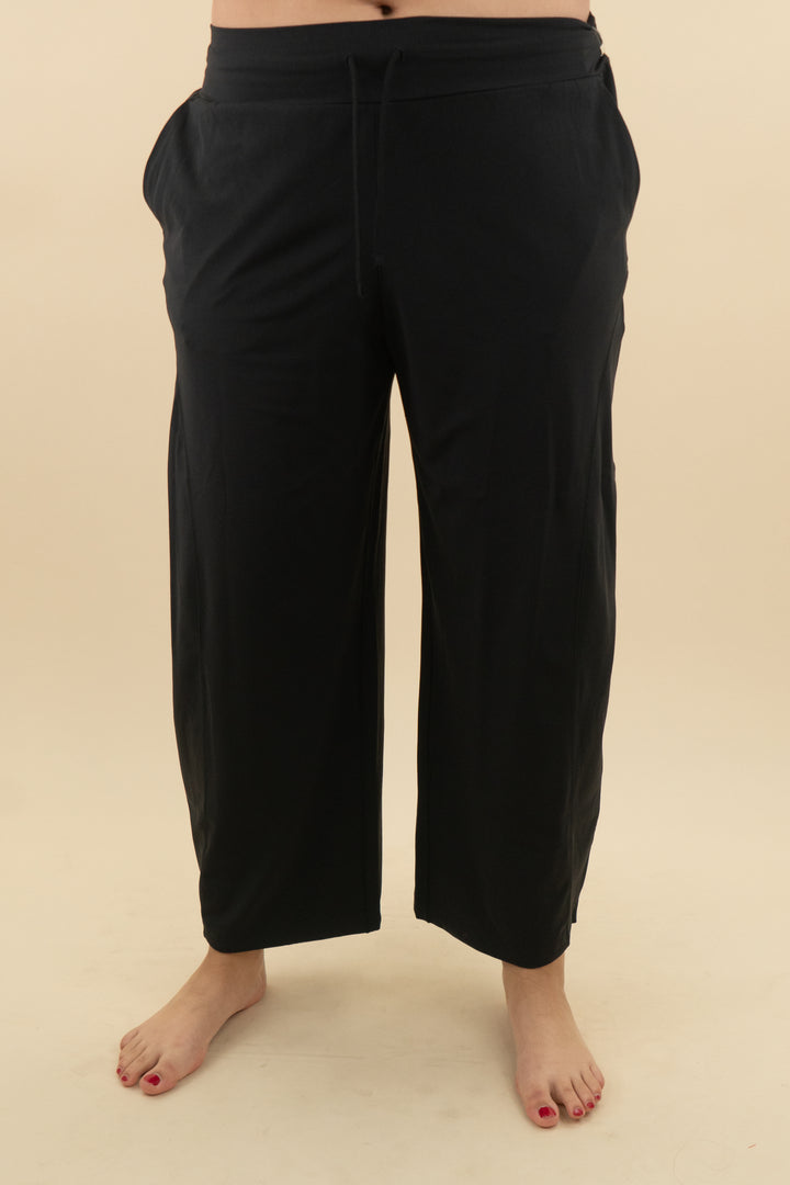 lululemon black low rise relaxed cinch pant nwt (l; retail $128)