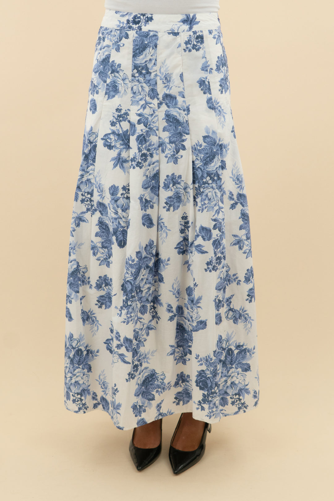 177. Abercrombie & Fitch Blue and White Floral Maxi Skirt nwt (s; retail $80)