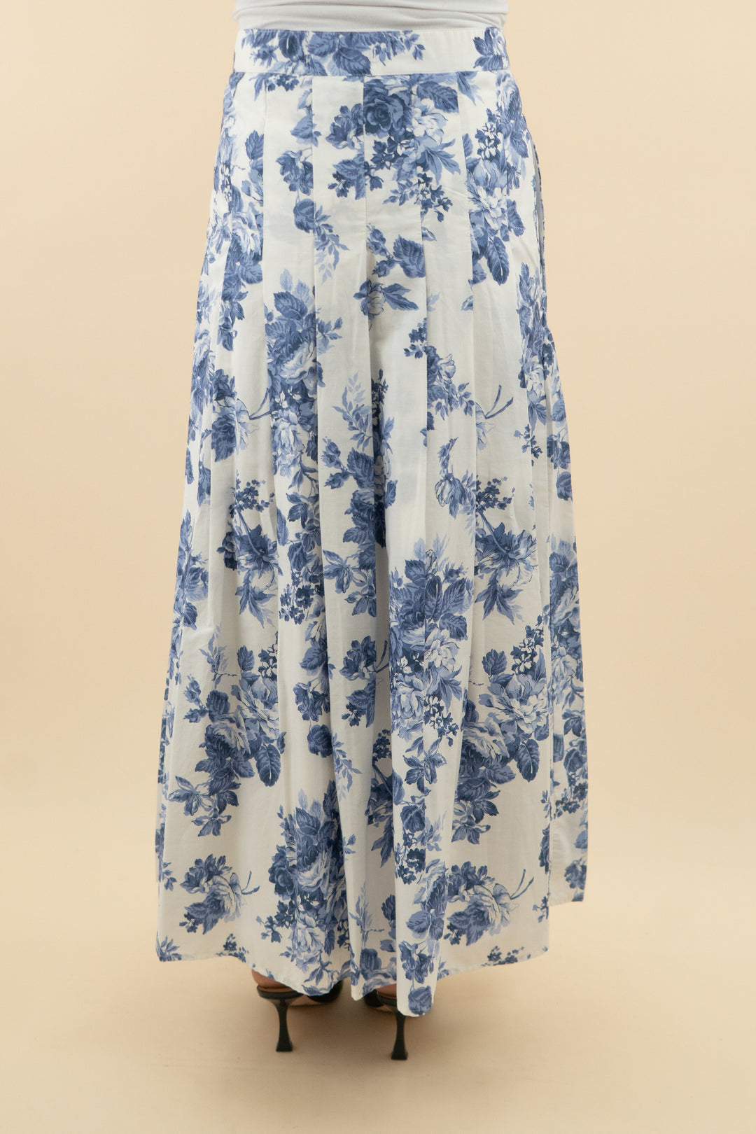 177. Abercrombie & Fitch Blue and White Floral Maxi Skirt nwt (s; retail $80)