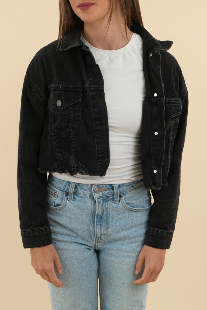ivy & main black cropped denim jacket (s)