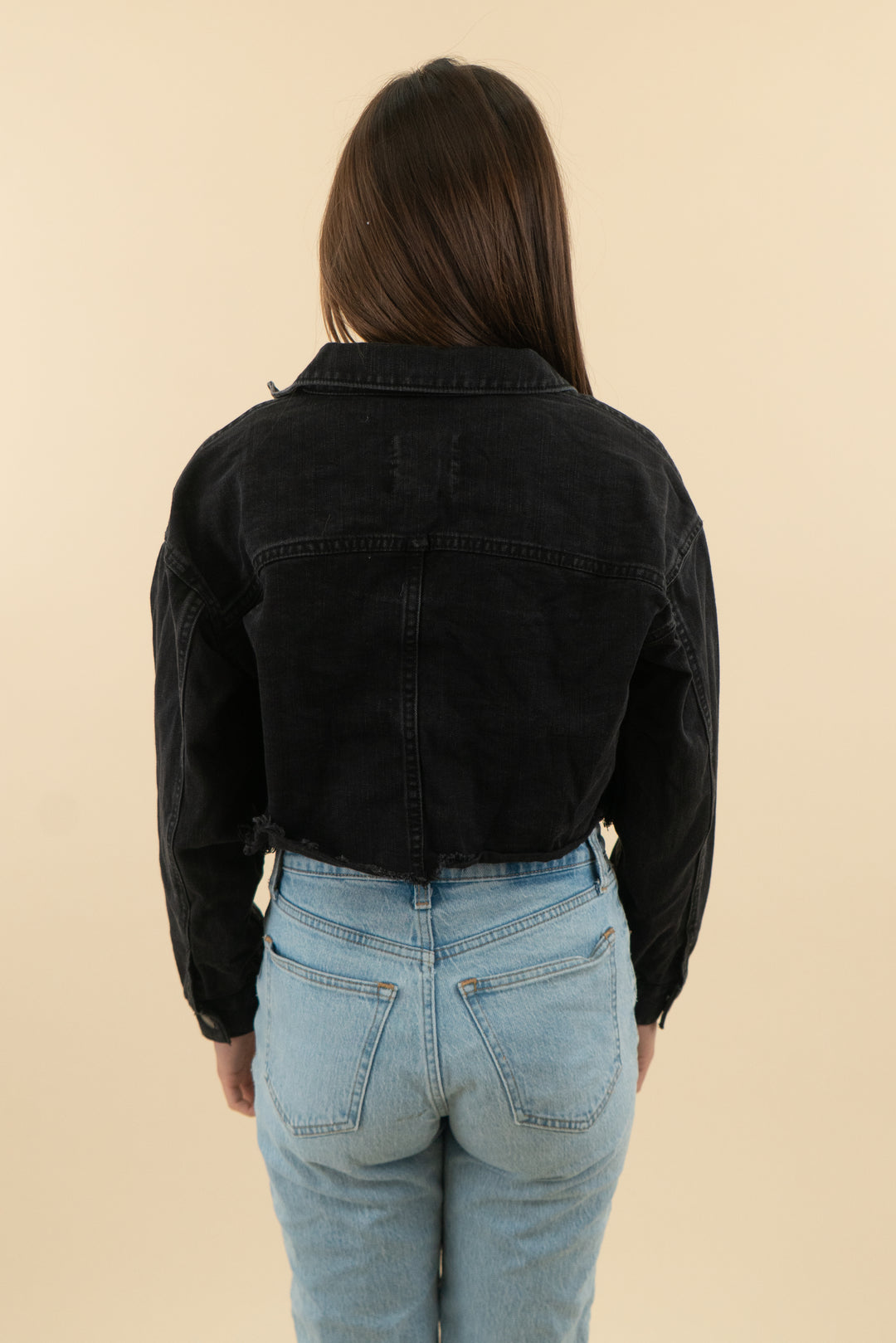 ivy & main black cropped denim jacket (s)