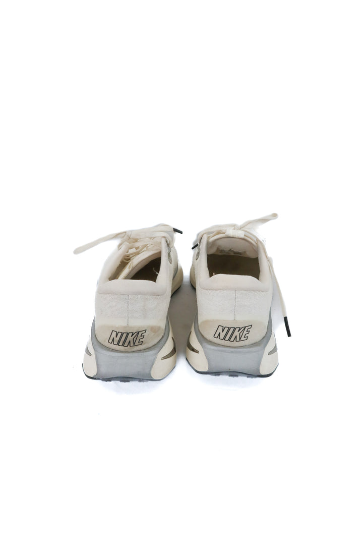nike white sneaker (9.5)