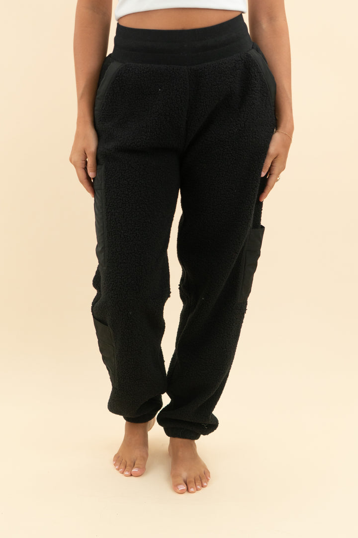 alo black sherpa cargo joggers (xs; retail $138)