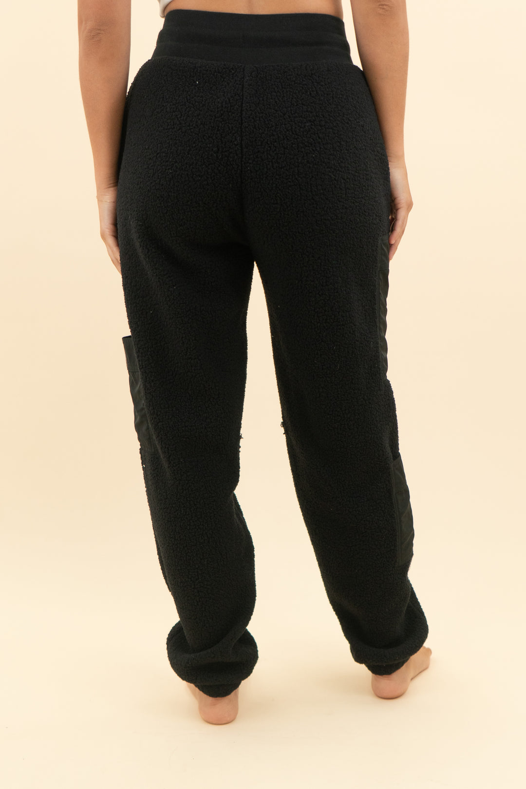 alo black sherpa cargo joggers (xs; retail $138)