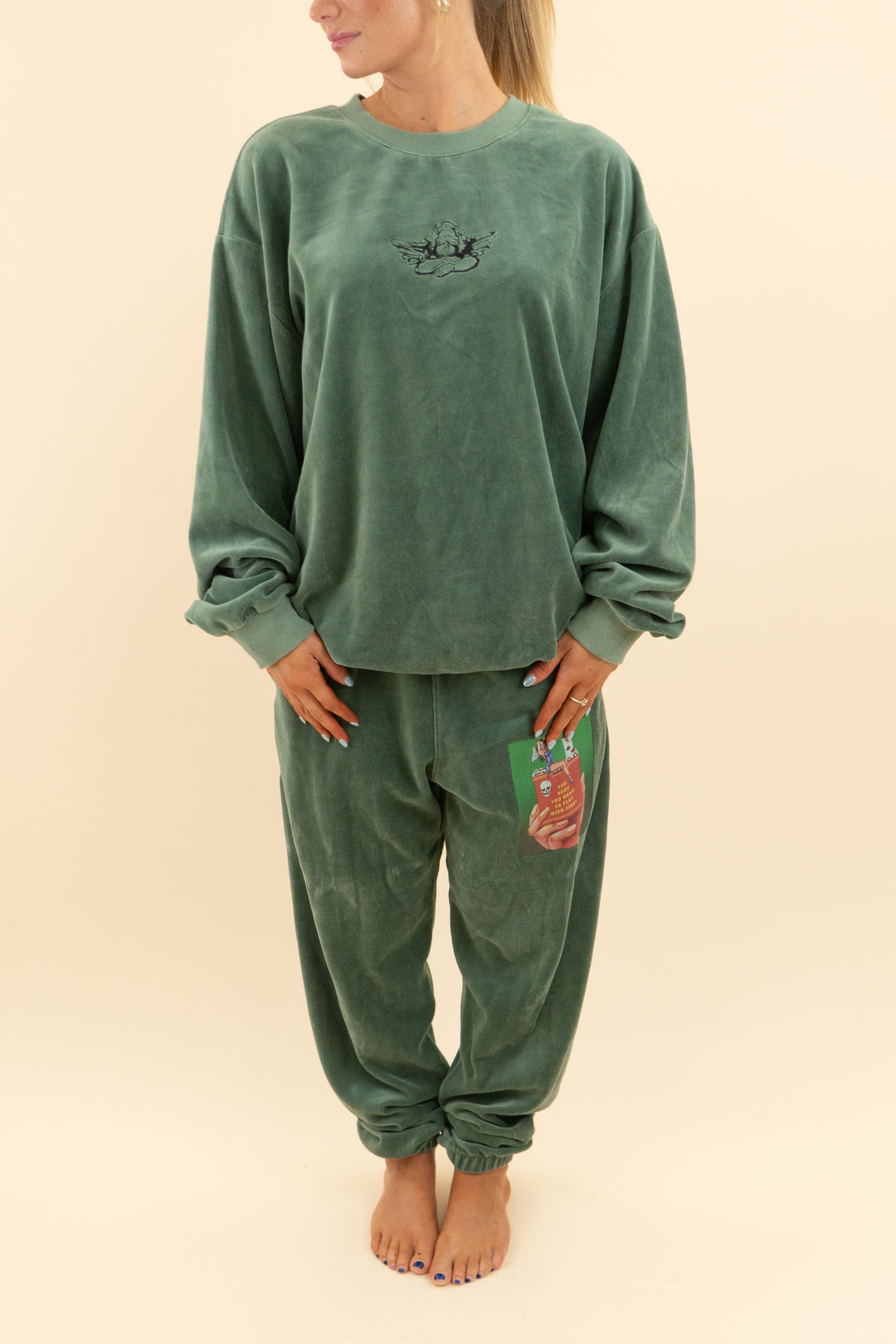 AUCTION boys lie green velvet sweat set (m)