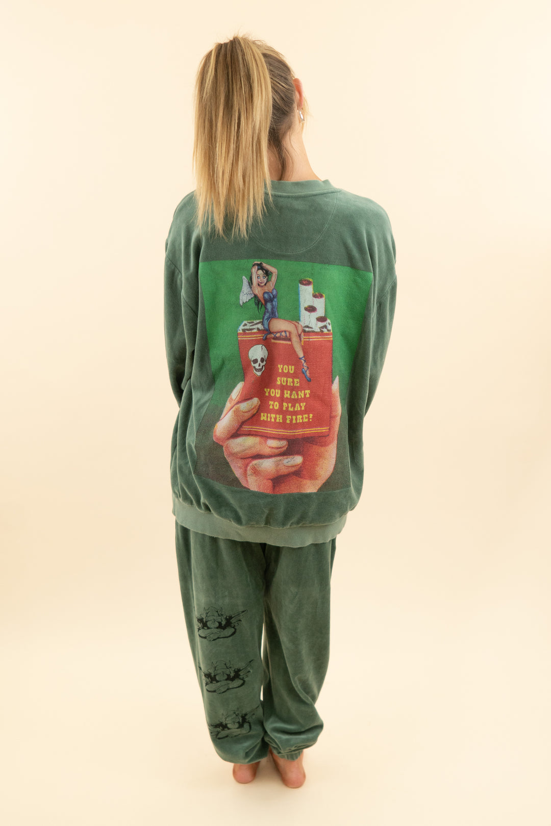 AUCTION boys lie green velvet sweat set (m)