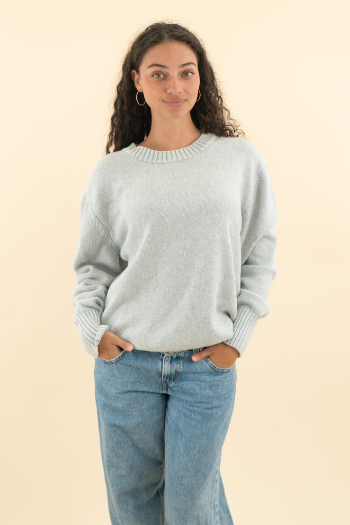 carly jean light grey knit sweater (m; retail $88)