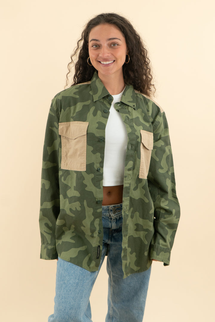 AUCTION free assembly camo canvas button up jacket (l)