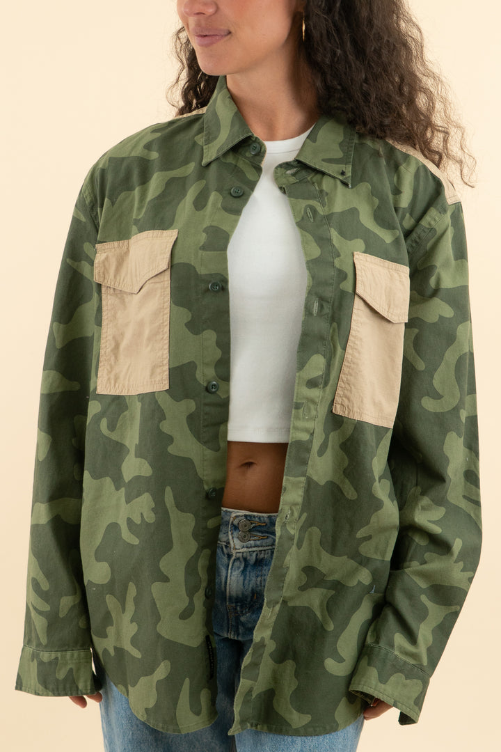 AUCTION free assembly camo canvas button up jacket (l)