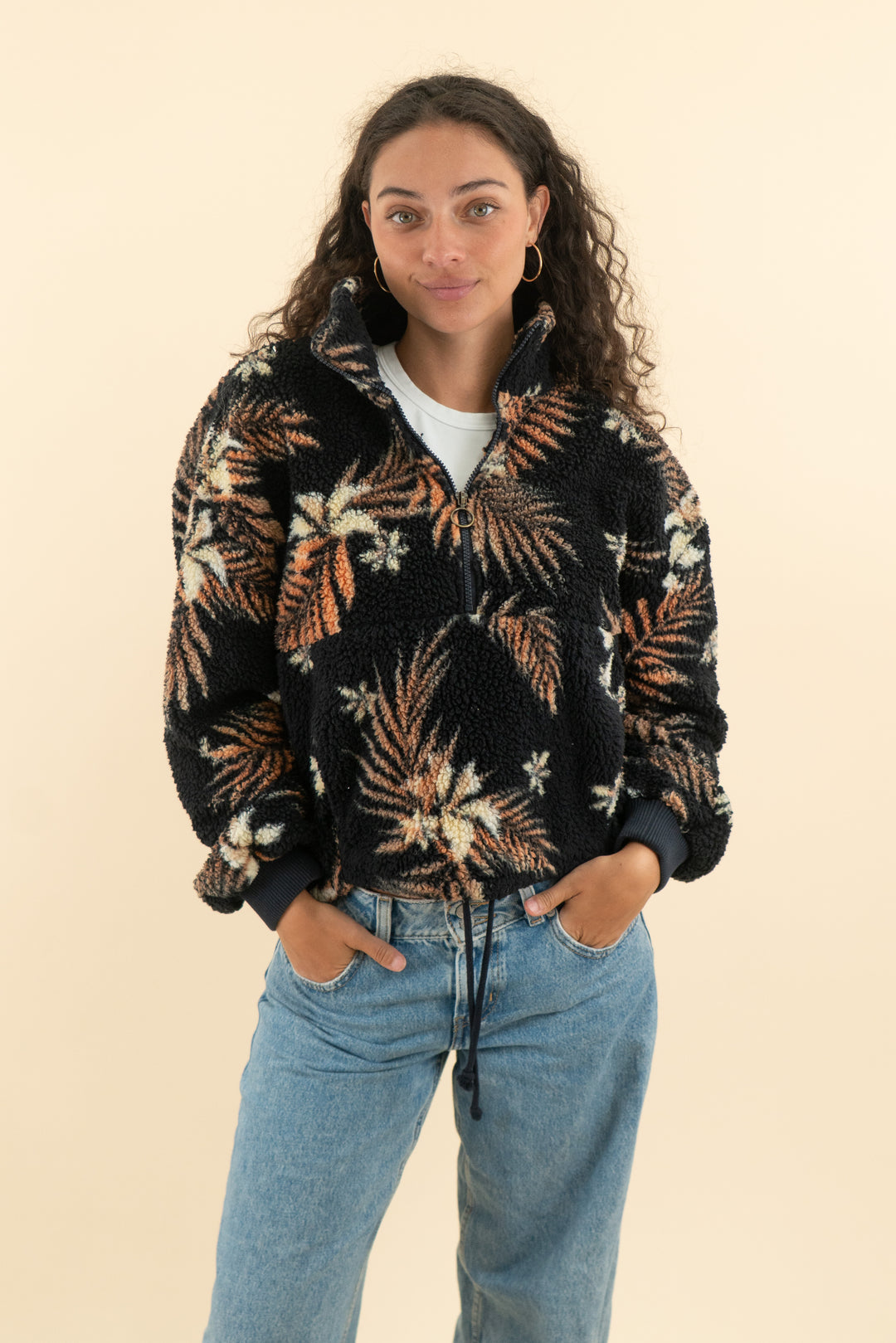 billabong black leaf detailing sherpa quarter zip (l; retail $69.99)
