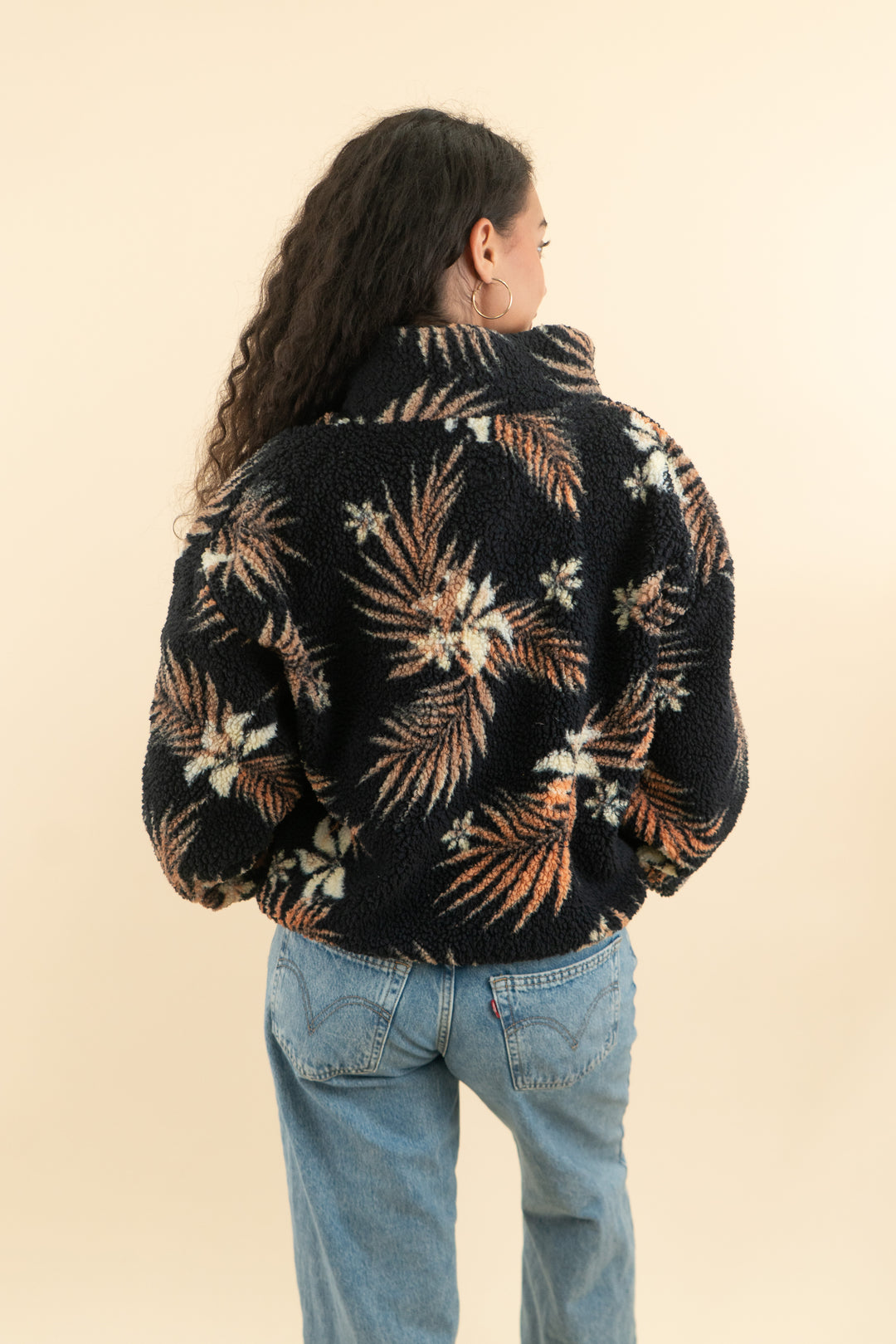 billabong black leaf detailing sherpa quarter zip (l; retail $69.99)