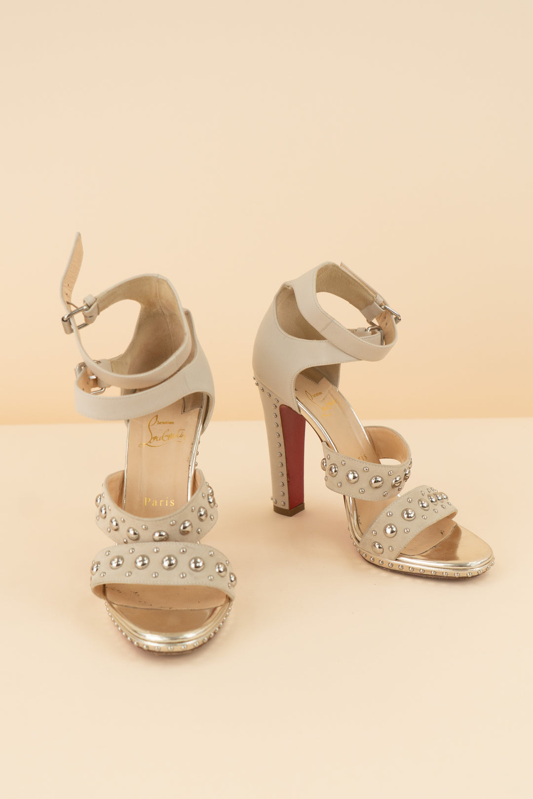 AUCTION christian louboutin cream leather silver studded red bottom heels (38)
