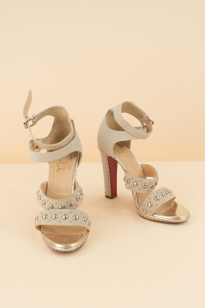 AUCTION christian louboutin cream leather silver studded red bottom heels (38)