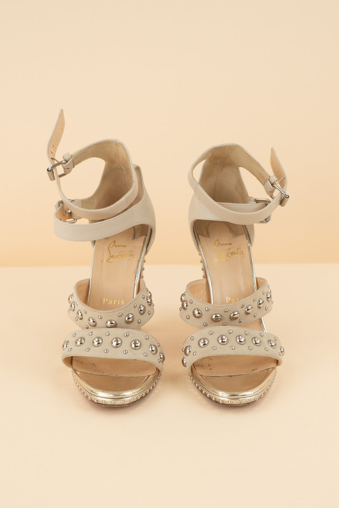 AUCTION christian louboutin cream leather silver studded red bottom heels (38)