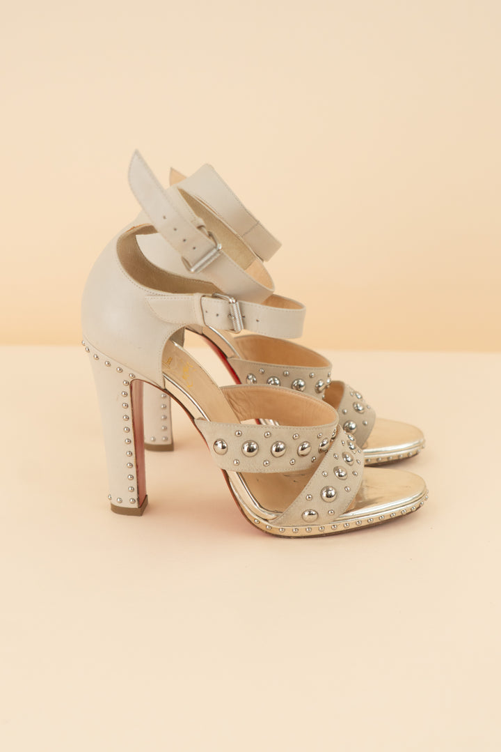 AUCTION christian louboutin cream leather silver studded red bottom heels (38)