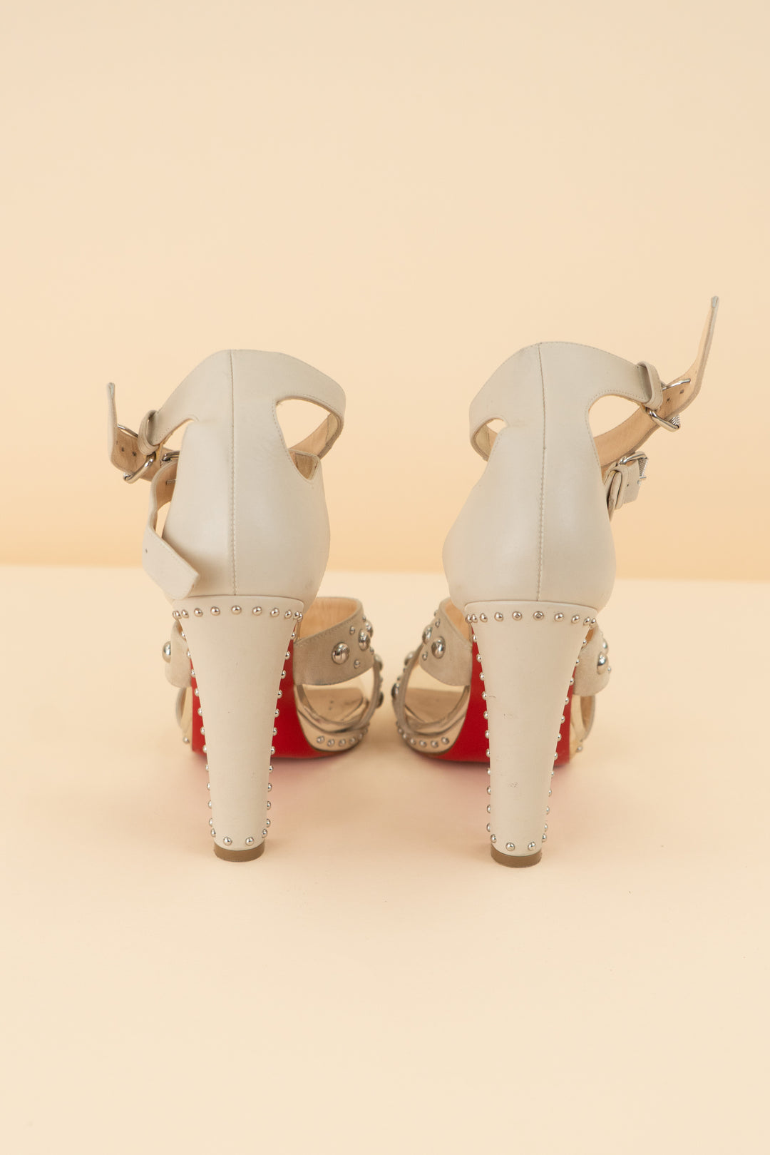 AUCTION christian louboutin cream leather silver studded red bottom heels (38)