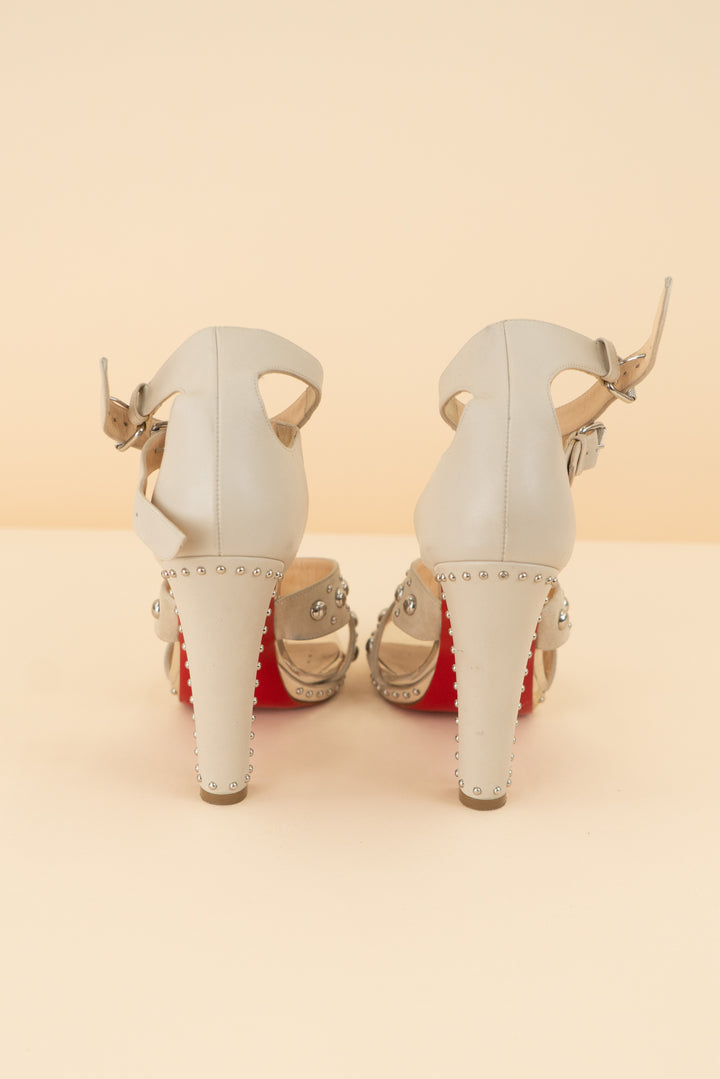 AUCTION christian louboutin cream leather silver studded red bottom heels (38)