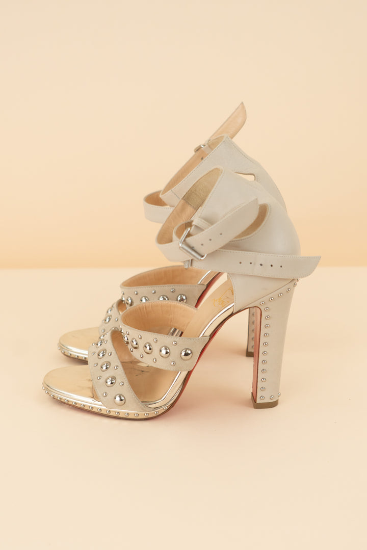 AUCTION christian louboutin cream leather silver studded red bottom heels (38)
