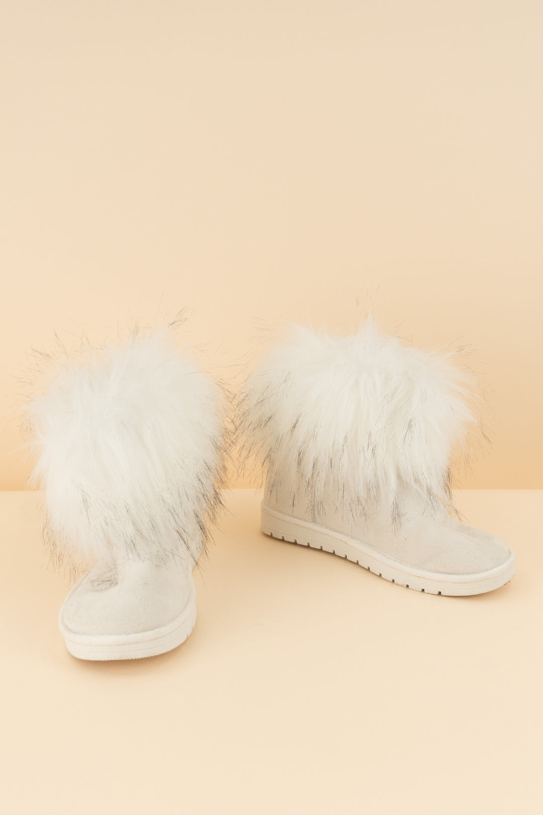 AUCTION white suede fur booties (8)