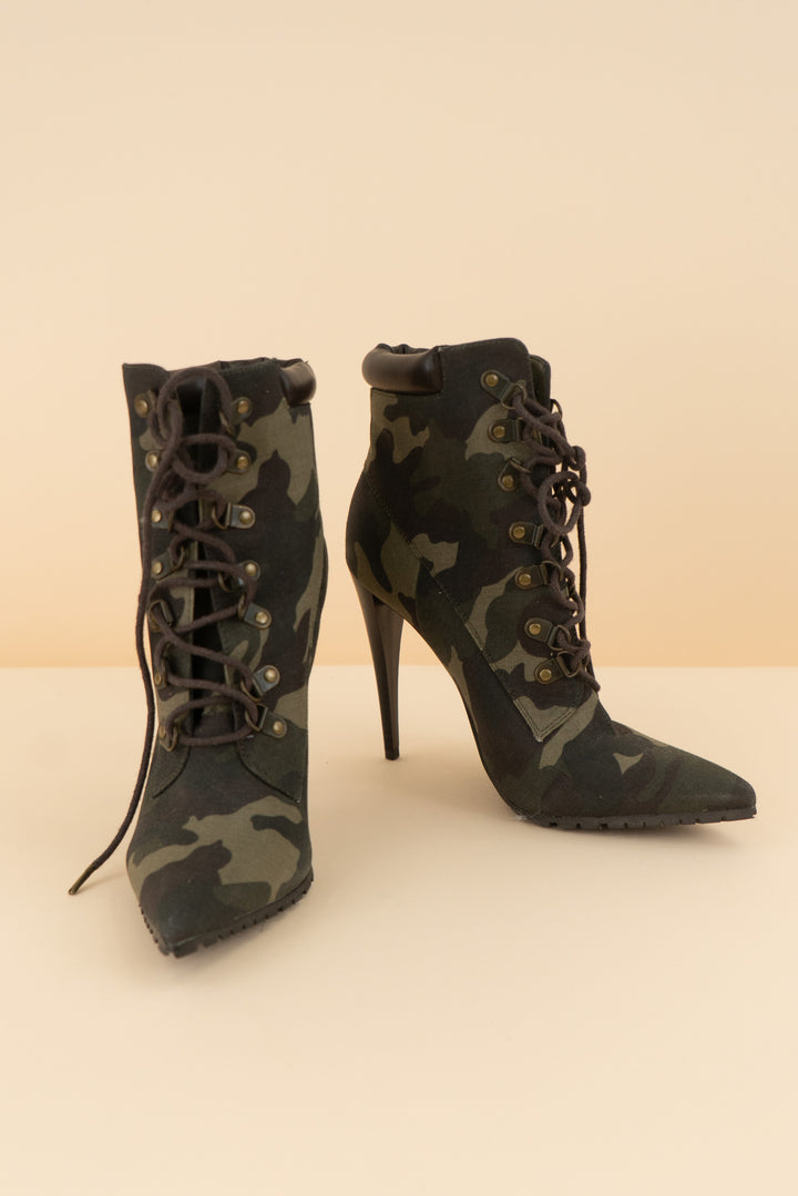 AUCTION shoedazzle camo canvas lace up high heel bootie (8)