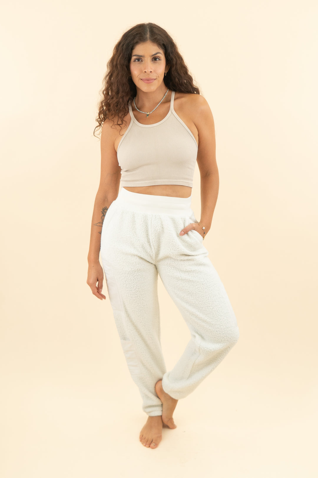AUCTION alo white fleece cargo pants (xs)