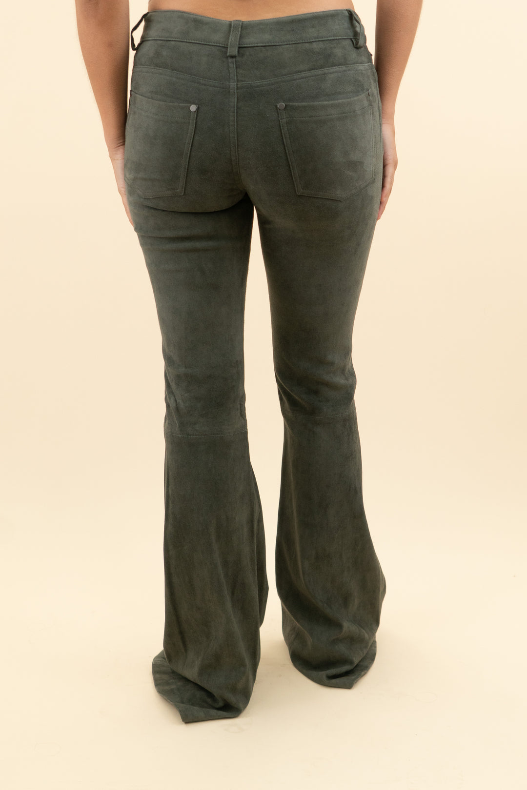 alice + olivia grey suede flare pants (4; retail $1200)