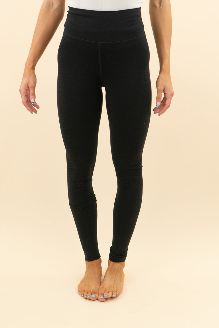 lululemon black textured leggings (6; retail $98)