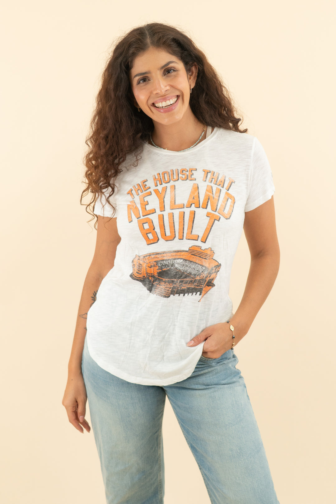 tailgate cream "the house that neyland built" (m)