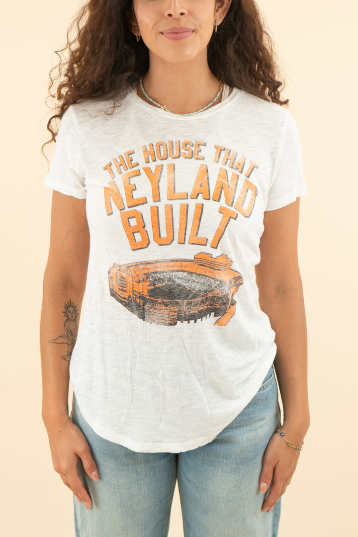 tailgate cream "the house that neyland built" (m)