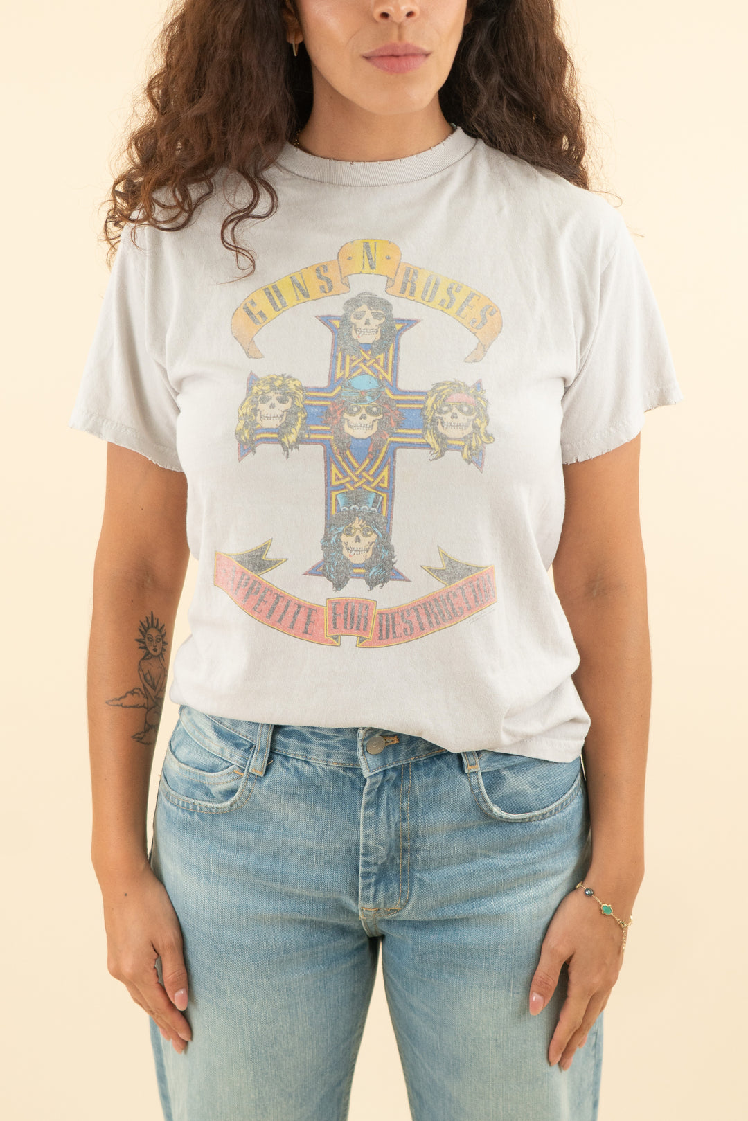bravado cream grey guns n roses distressed graphic tee (m)