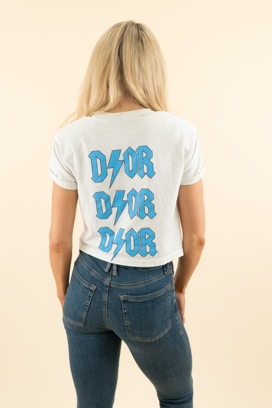 AUCTION missy empire white blue dior graphic cropped tee (4)