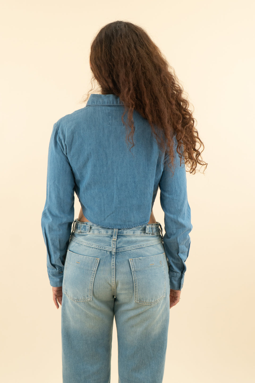 zara chambray cropped long sleeve button down top (m; retail $45.90)