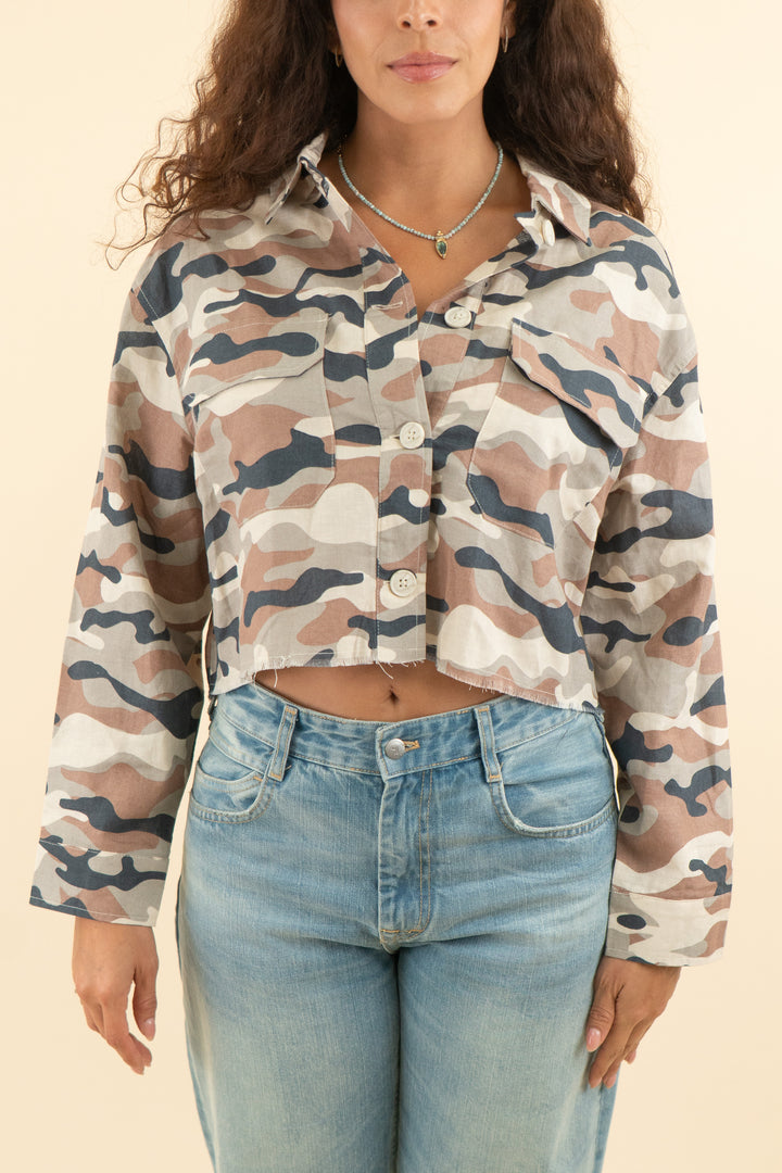 zarac camo linen button up cropped jacket (l; retail $59.90)