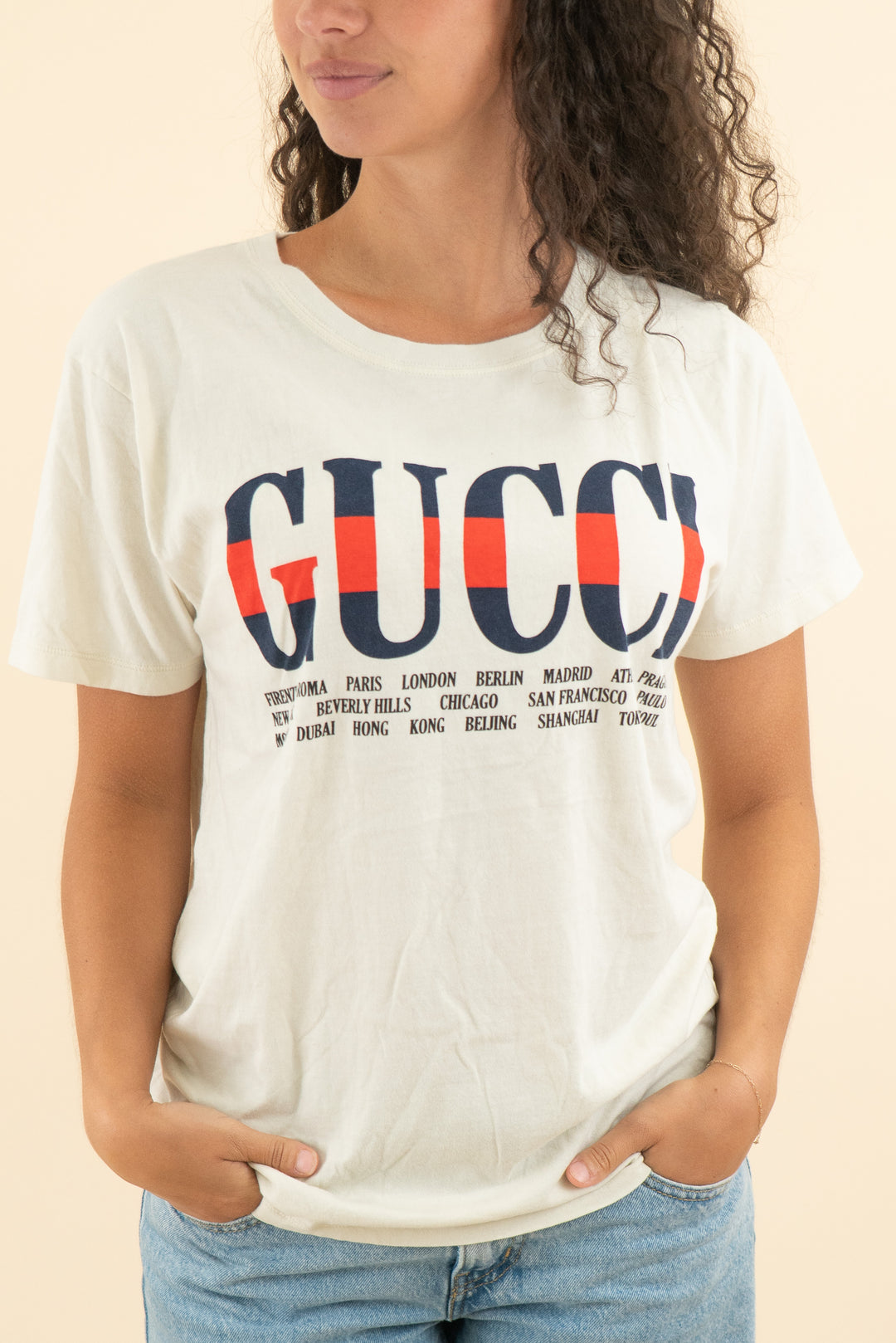 AUCTION gucci cream navy and blue logo cities tee (s)
