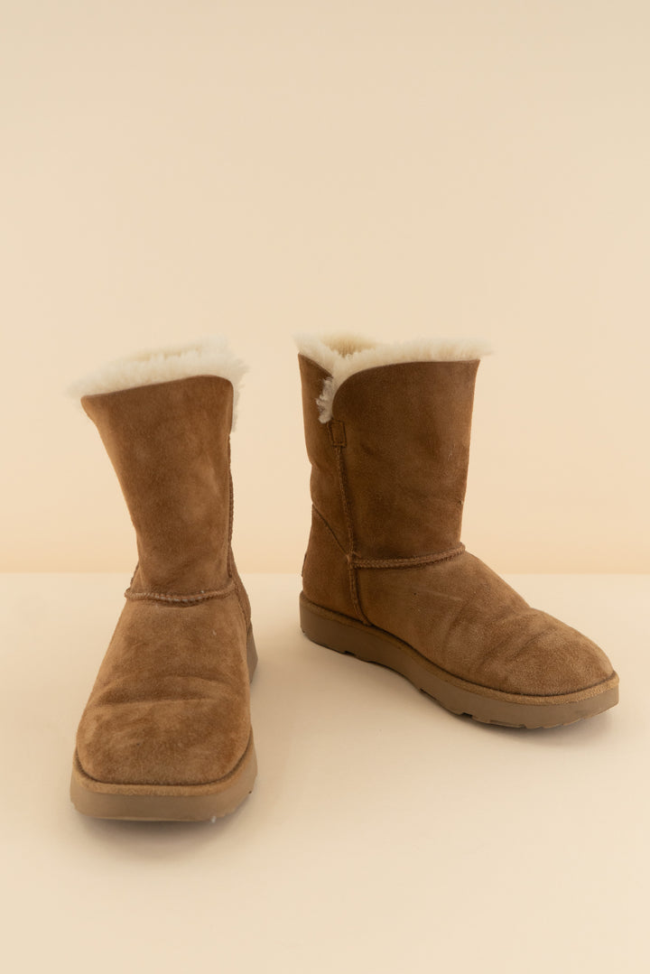 AUCTION ugg brown suede and inner fur boots (8)