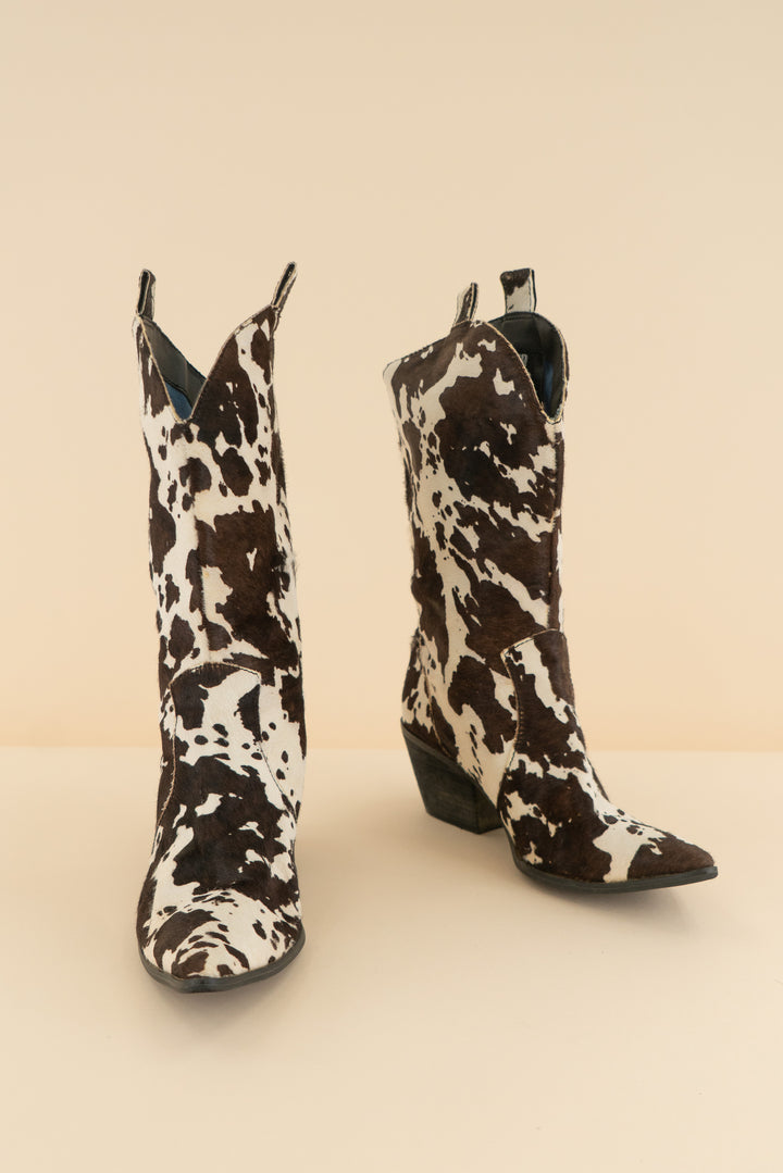 AUCTION dingo cow fur short cowboy boots (8.5)